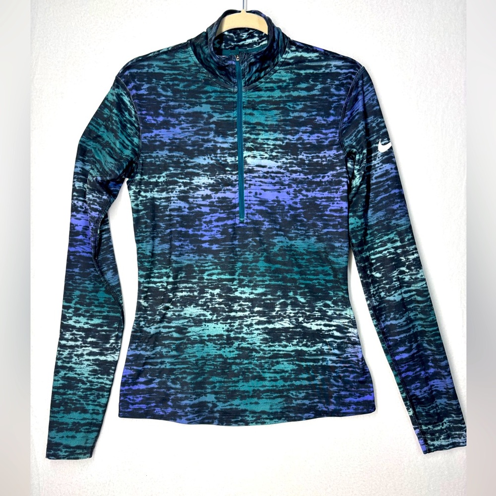 Nike women’s pro pull over in medium. Half zip